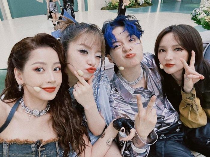 Chi Pu tỏa sáng khi chụp chung khung hình với Jessica và dàn sao ngoại-1