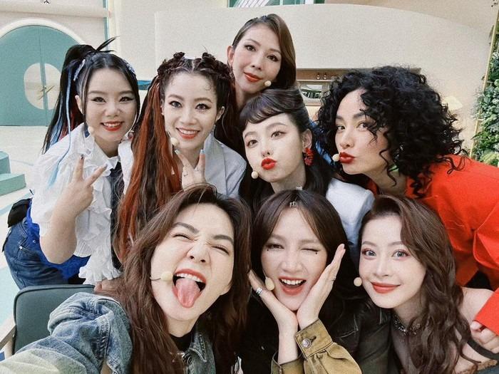 Chi Pu tỏa sáng khi chụp chung khung hình với Jessica và dàn sao ngoại-2