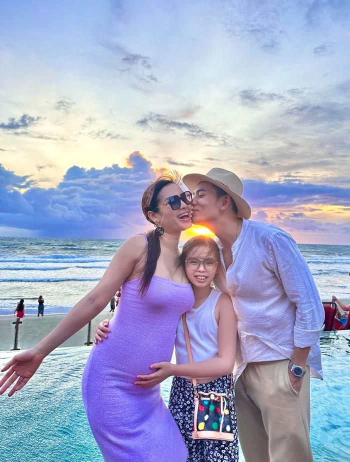 Hành động Lý Bình dành cho con gái riêng của Phương Trinh Jolie sau khi đón thêm thành viên mới-4