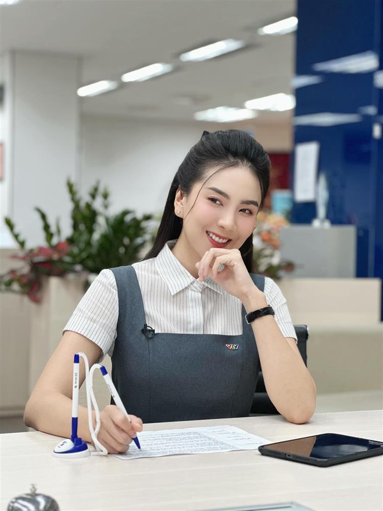 Mai Ngọc hiếm hoi mặc hở đỉnh điểm, fans trầm trồ dán mắt vào vòng 3 hơn 1 mét-1