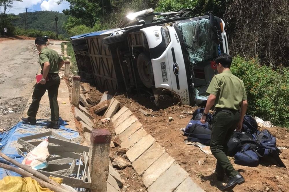 Ô tô chở đội bóng đá trẻ Quảng Nam bị tai nạn khiến một cầu thủ tử vong-1