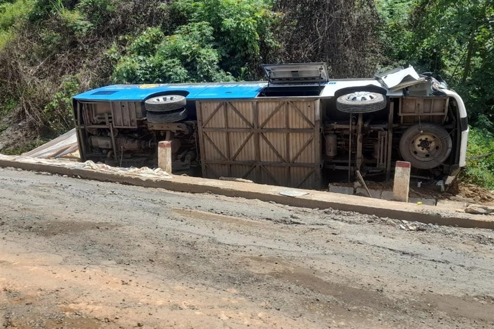 Ô tô chở đội bóng đá trẻ Quảng Nam bị tai nạn khiến một cầu thủ tử vong-2