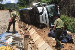 Ô tô chở đội bóng đá trẻ Quảng Nam bị tai nạn khiến một cầu thủ tử vong