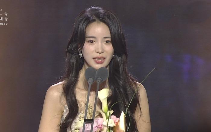 Tình duyên khác biệt của ác nữ màn ảnh Hàn trong phim và ngoài đời-7