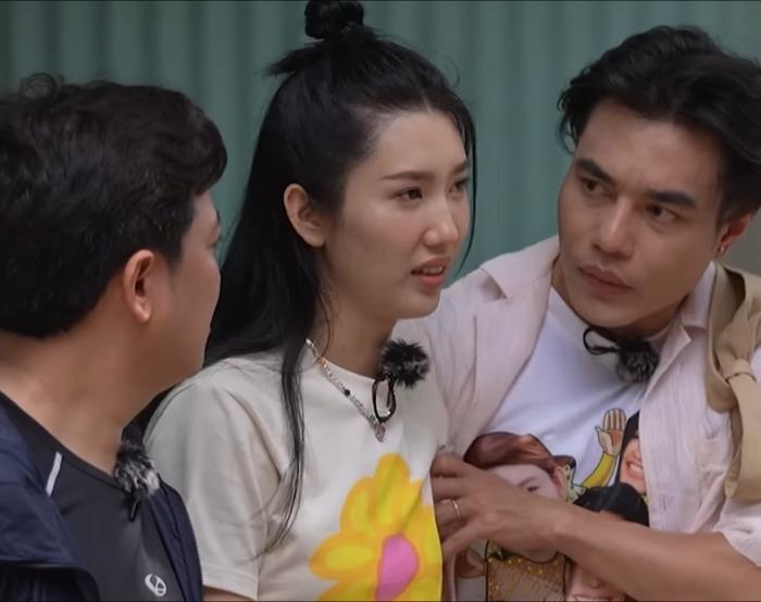 Thúy Ngân suýt ngất xỉu khiến dàn sao Việt hoang mang trên sóng truyền hình-1