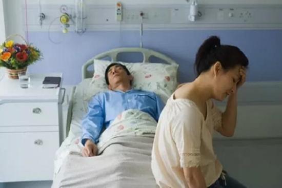 Sau lần bị tai biến, chồng cũ muốn quay lại với mẹ con tôi