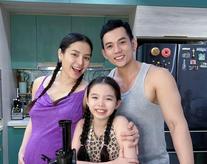 Phương Trinh Jolie tươi tắn bên con trai mới sinh-3