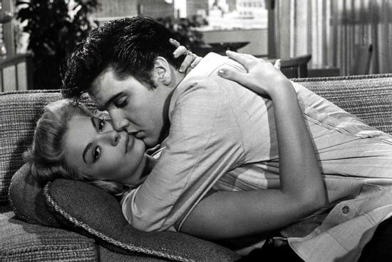 Huyền thoại Elvis tự tử vì sở thích yêu những bé gái 14 tuổi