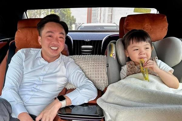 Đàm Thu Trang thích thú với khoảnh khắc con gái bắt chước Cường Đô La tập tạ-3