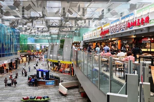 Nữ du khách bị cụt chân do mắc kẹt ở băng chuyền đi bộ tại sân bay-2