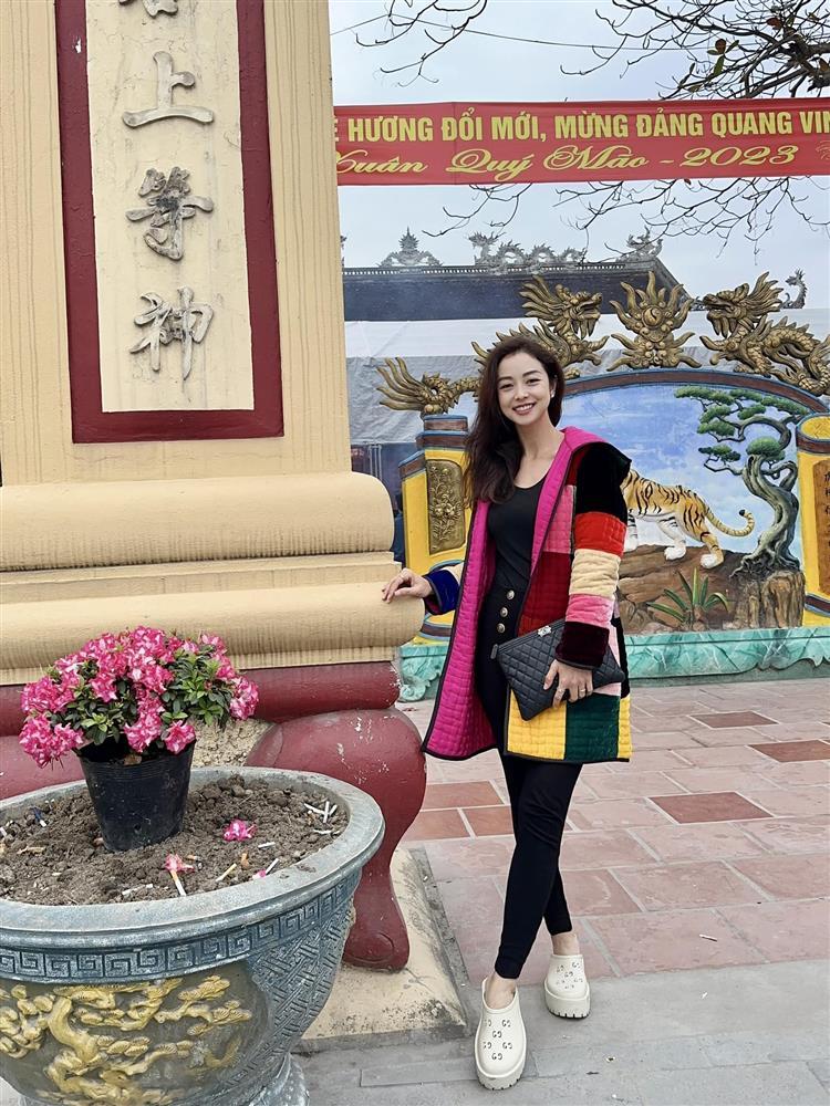 Hoa hậu của các Hoa hậu chơi môn thể thao nhà giàu khư khư vũ khí nhọn hoắt, khoe đường cong chữ S dù đã 4 con-8