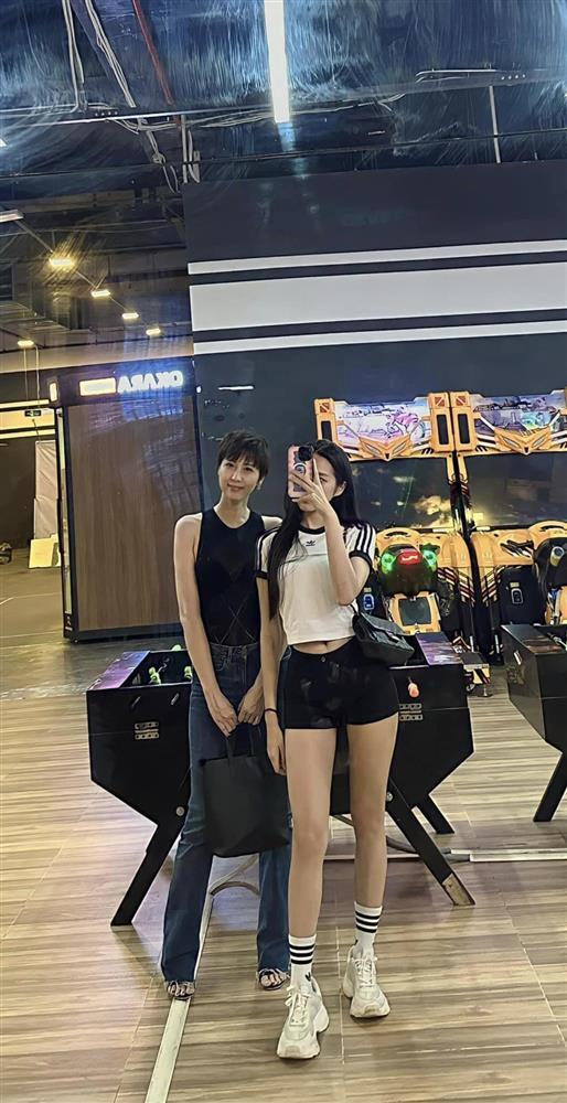 Mẹ vợ Tiến Dũng sinh ở nơi phụ nữ đẹp nhất thế giới, mẹ vợ tương lai Văn Hậu càng xuýt xoa-10