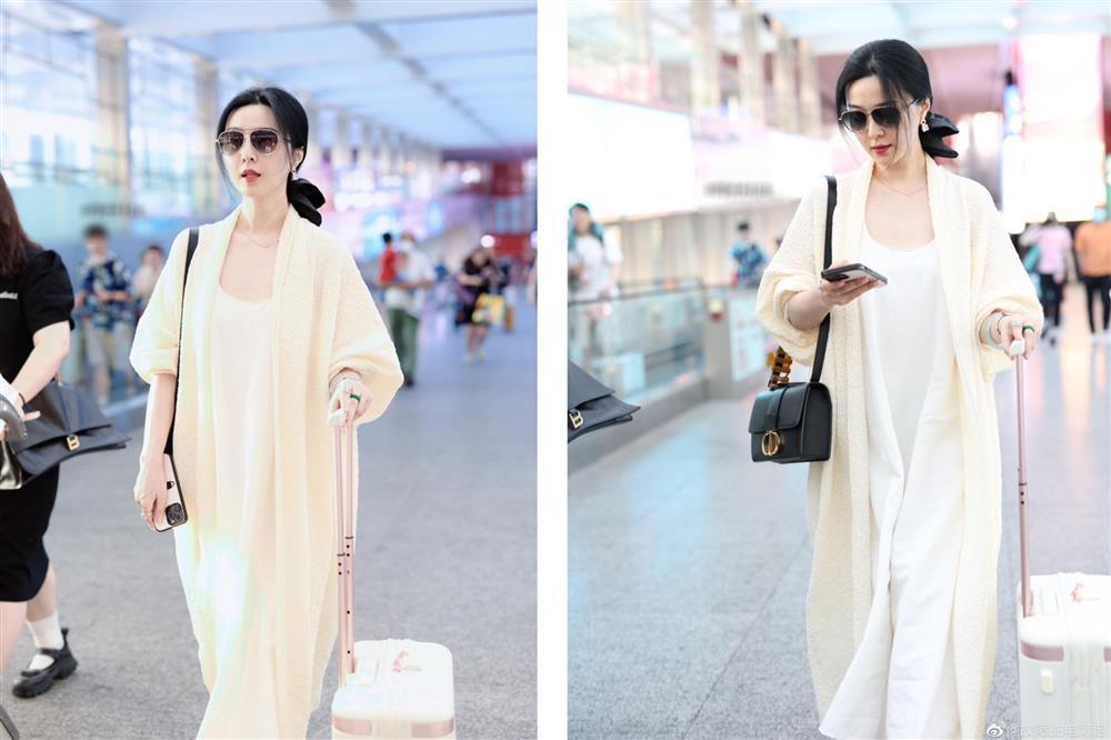 Phạm Băng Băng bị chụp lén trên tàu điện, mặc thùng thình nhưng toát khí chất quý bà, đeo vòng tay cỡ chục tỷ-3