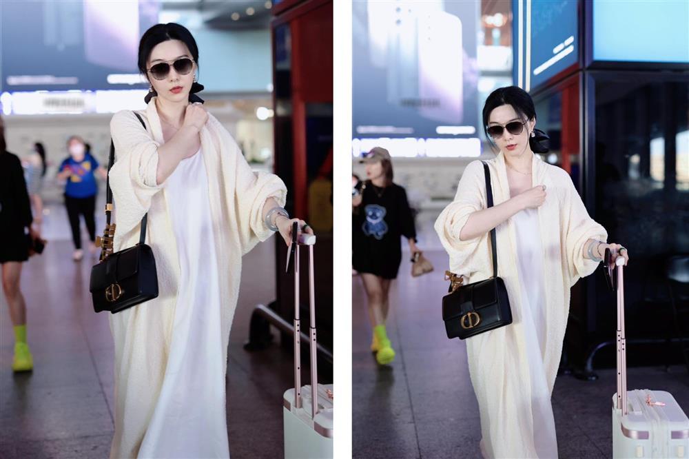 Phạm Băng Băng bị chụp lén trên tàu điện, mặc thùng thình nhưng toát khí chất quý bà, đeo vòng tay cỡ chục tỷ-4