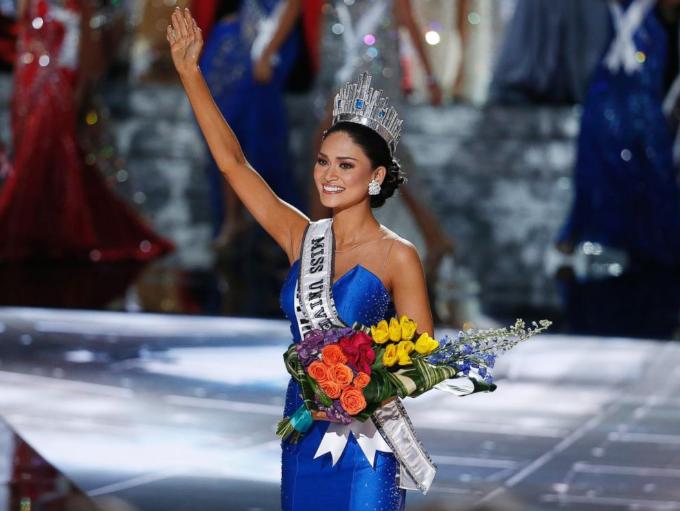 Rộ clip Hoa hậu Hoàn vũ 2015 bị đụng chạm vòng 1 trên sóng trực tiếp-2