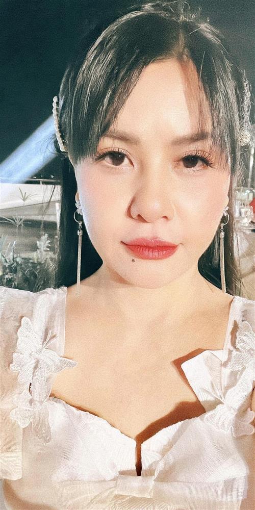 Được bạn trai bên Mỹ cho 500 triệu, Cát Phượng vẫn giản dị đi bán vé, nhan sắc ít phấn son gây chú ý-10