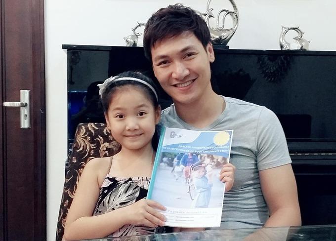 Con gái Mạnh Trường ngày càng xinh đẹp, muốn làm diễn viên giống bố-2