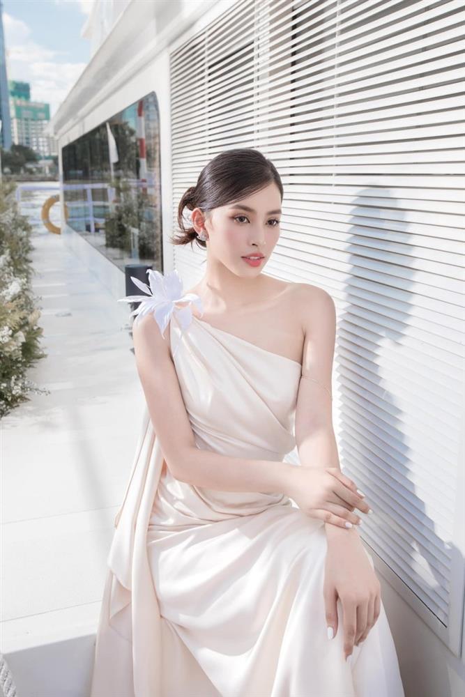 Bảo Anh, Tiểu Vy đọ sắc với đầm trắng-1