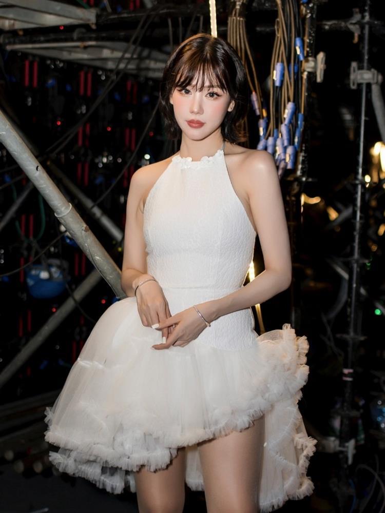 Bảo Anh, Tiểu Vy đọ sắc với đầm trắng-3