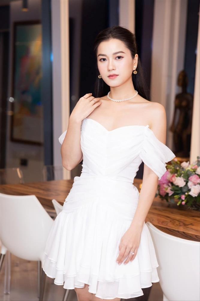 Bảo Anh, Tiểu Vy đọ sắc với đầm trắng-5