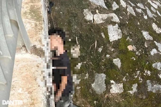 Nam thanh niên gieo mình xuống sông rồi... kêu cứu-2