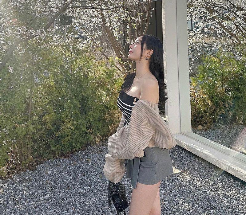 Cô gái mặc đồ như lưới đánh cá đi chợ đêm, người qua đường nhìn mãi không chán-3