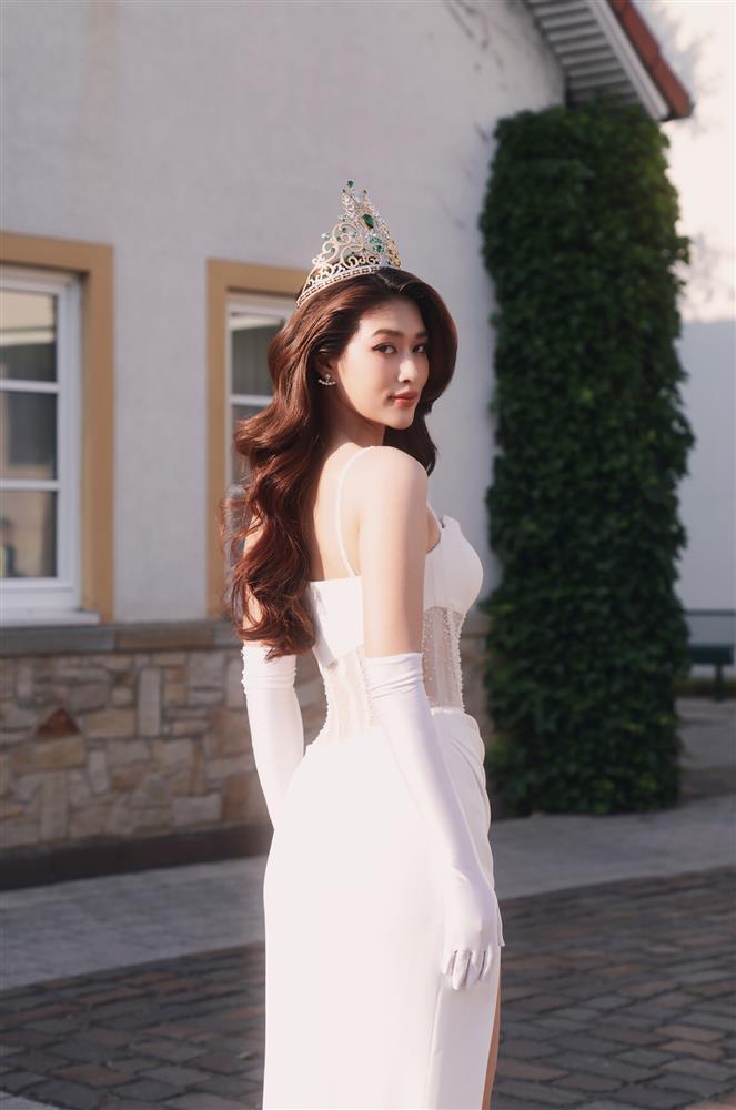 Thiên Ân đọ sắc với đương kim Hoa hậu Quốc tế ở Đức-1