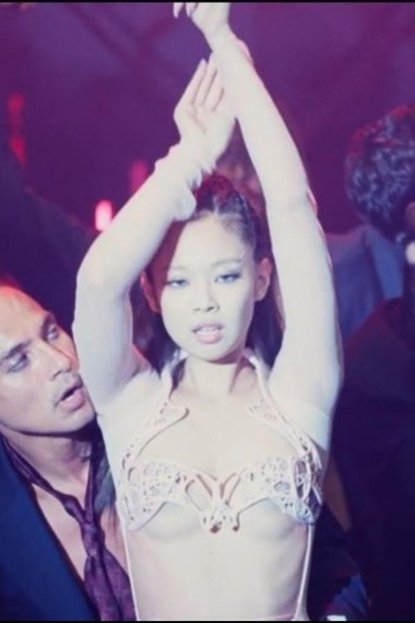 Người khiến Jennie (BlackPink) điêu đứng với cảnh gợi dục-3