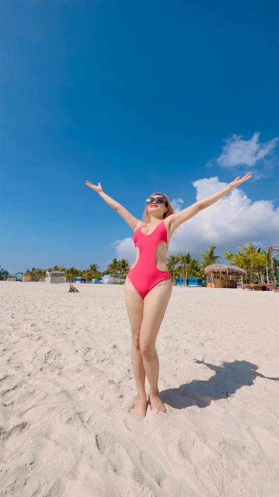 Nữ diễn viên 4 đời chồng diện bikini táo bạo khoe đường cong ở tuổi U50-5