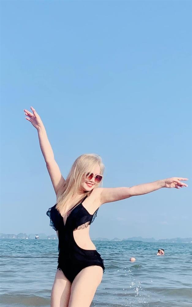 Nữ diễn viên 4 đời chồng diện bikini táo bạo khoe đường cong ở tuổi U50-6