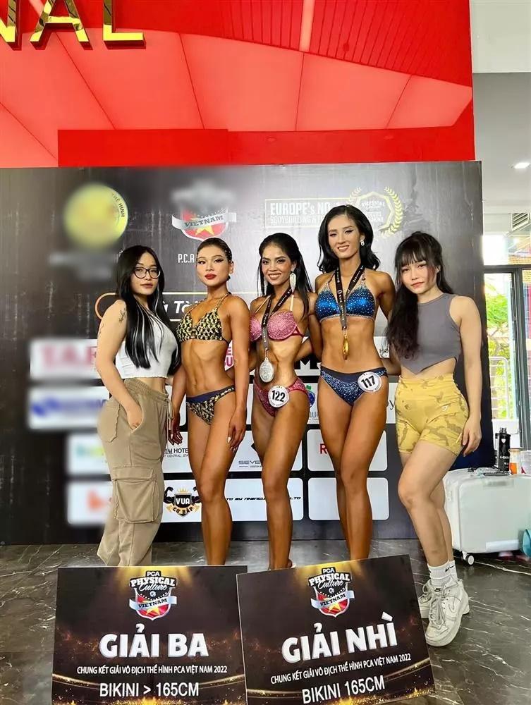 Nữ công nhân lột xác thành búp bê cơ bắp, 5 năm chạy đua thoát khỏi cửa tử-6