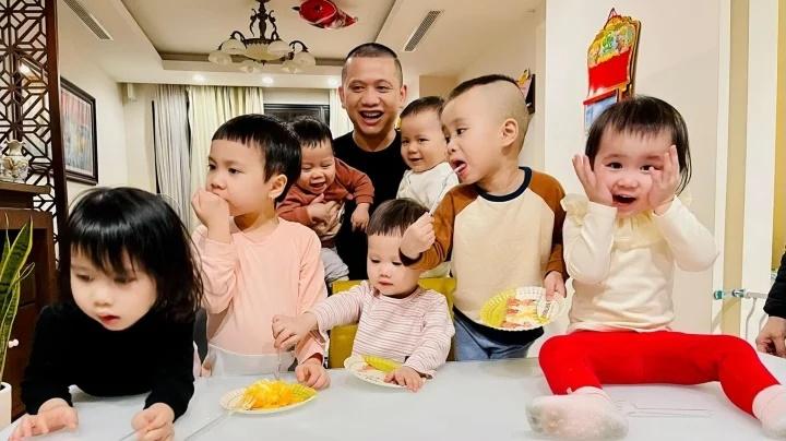 Chăm 7 đứa con đang học mẫu giáo, ông bố Hà Nội hot rần rần trên mạng-2