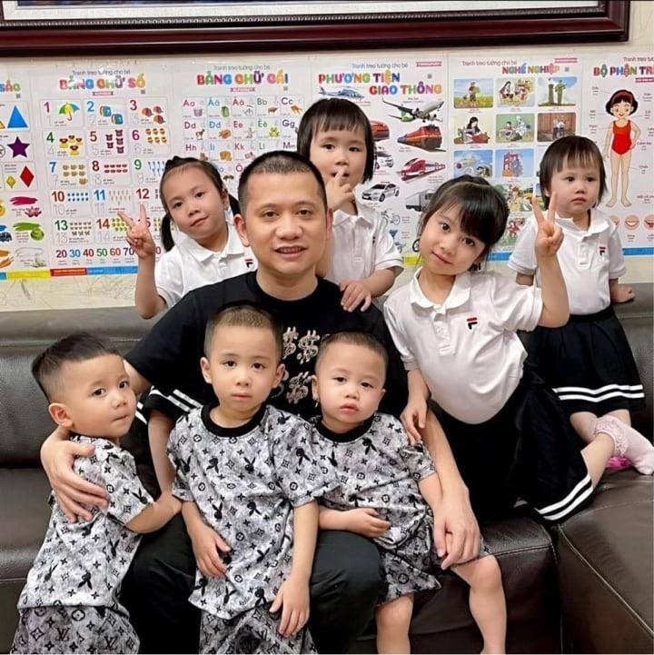 Chăm 7 đứa con đang học mẫu giáo, ông bố Hà Nội hot rần rần trên mạng-4