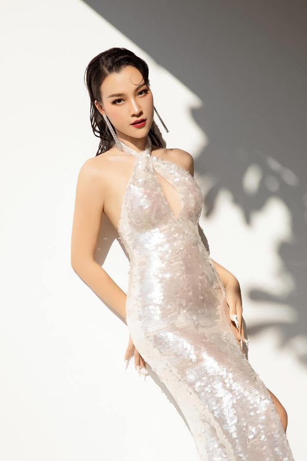 Á hậu đóng Cô Đơn Trên Sofa của Hà Hồ: Gái một con, eo con kiến nhờ cật lực đốt mỡ-7