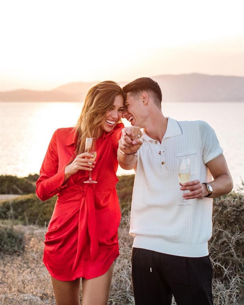 Hoa hậu Hoàn vũ Tây Ban Nha cưới thủ môn đắt giá nhất thế giới-1