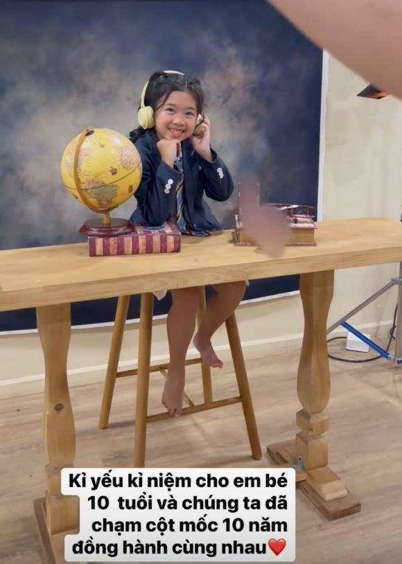 Con gái cố diễn viên Mai Phương 10 tuổi chân dài như sếu, cân đủ phong cách, trang điểm xinh hệt mẹ-2