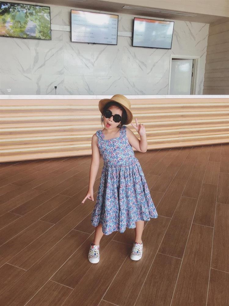 Con gái cố diễn viên Mai Phương 10 tuổi chân dài như sếu, cân đủ phong cách, trang điểm xinh hệt mẹ-11