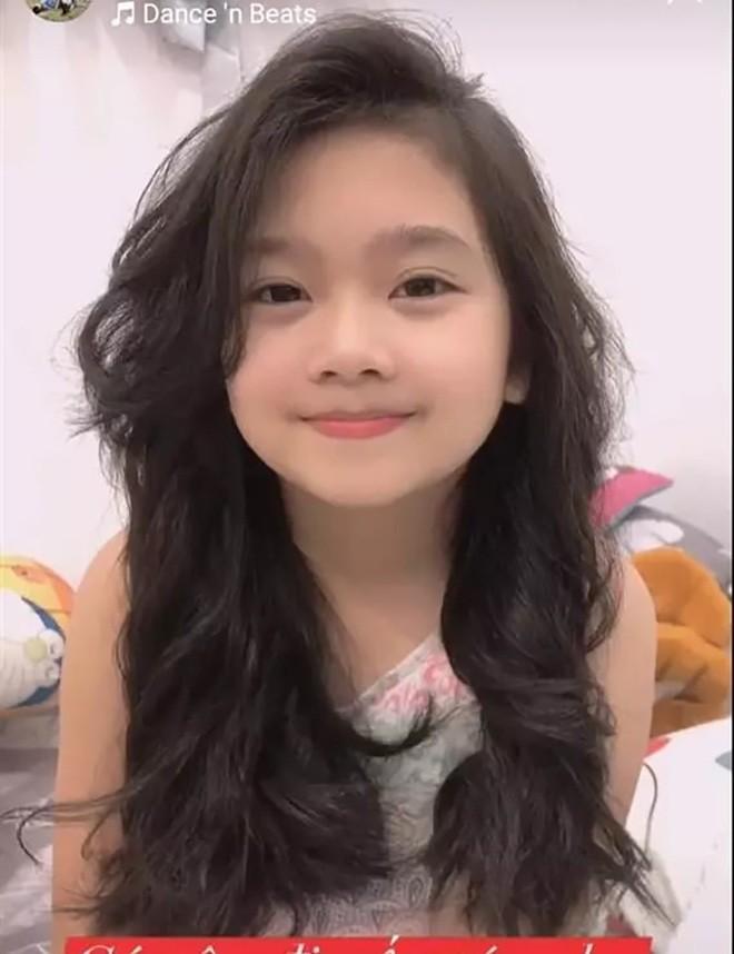 Con gái cố diễn viên Mai Phương 10 tuổi chân dài như sếu, cân đủ phong cách, trang điểm xinh hệt mẹ-15