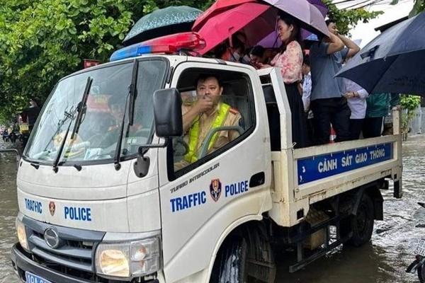 Nghi vấn lộ đề thi văn: Ảnh chụp đề lan truyền từ 8h!-3