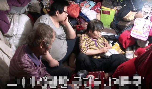 Con trai 40 tuổi không chịu đi làm, bắt bố mẹ già nuôi-2