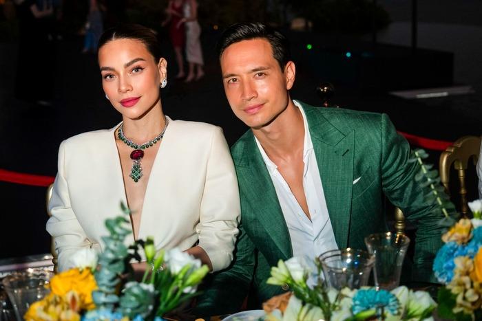 Hồ Ngọc Hà nổi bật khi chung khung hình với Mai Davika và Hoa hậu Hoàn vũ Catriona Gray-4