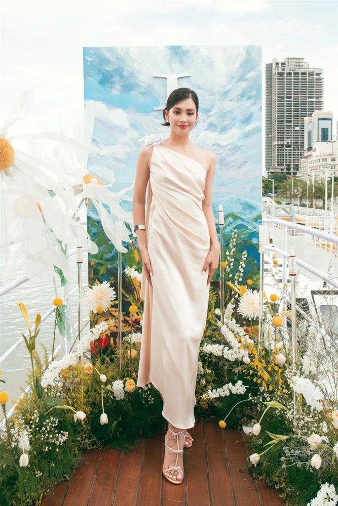 Hoa hậu Tiểu Vy đọ sắc siêu mẫu Võ Hoàng Yến, một chín một mười-2