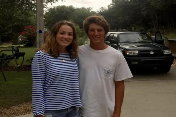 Viết thư bỏ vào chai rồi thả xuống biển, cô gái trẻ nhận được phản hồi bất ngờ-1