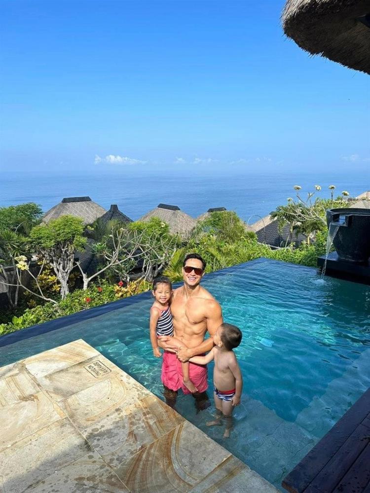 Hà Hồ đeo trang sức giá hơn 408 tỷ sánh đôi cạnh Kim Lý trong ngày kỷ niệm 6 năm yêu nhau-7