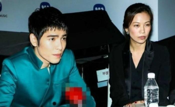 Nam ca sĩ cầu hôn nữ quản lý sau 16 năm đồng hành-5