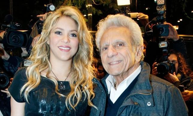Shakira: Pique ngoại tình lúc cha tôi bệnh nặng-1
