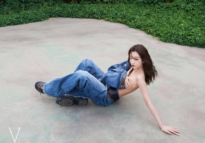 Nàng thơ của Trương Nghệ Mưu gây bất ngờ với hình ảnh bán khỏa thân-1