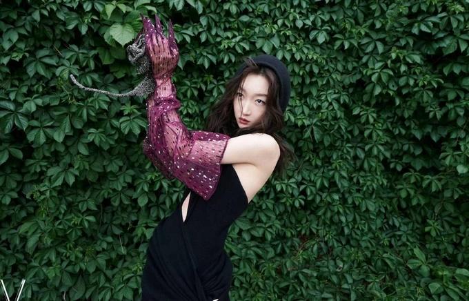 Nàng thơ của Trương Nghệ Mưu gây bất ngờ với hình ảnh bán khỏa thân-5