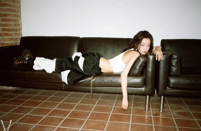 Nàng thơ của Trương Nghệ Mưu gây bất ngờ với hình ảnh bán khỏa thân-6