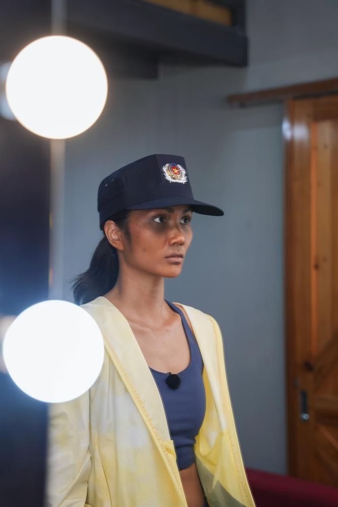 Chuyện gì đang xảy ra với HHen Niê?-1